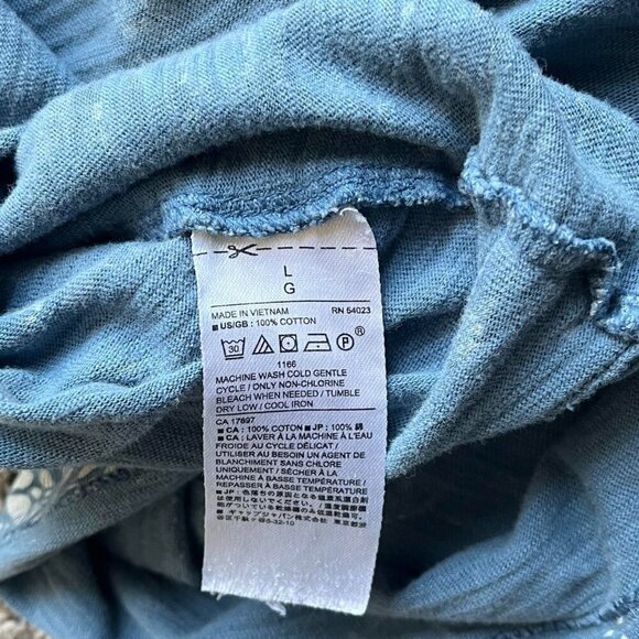 Banana Republic Blue And White Floral T-Shirt, Women's Large Hawaiian Shirt - Picture 4 of 6